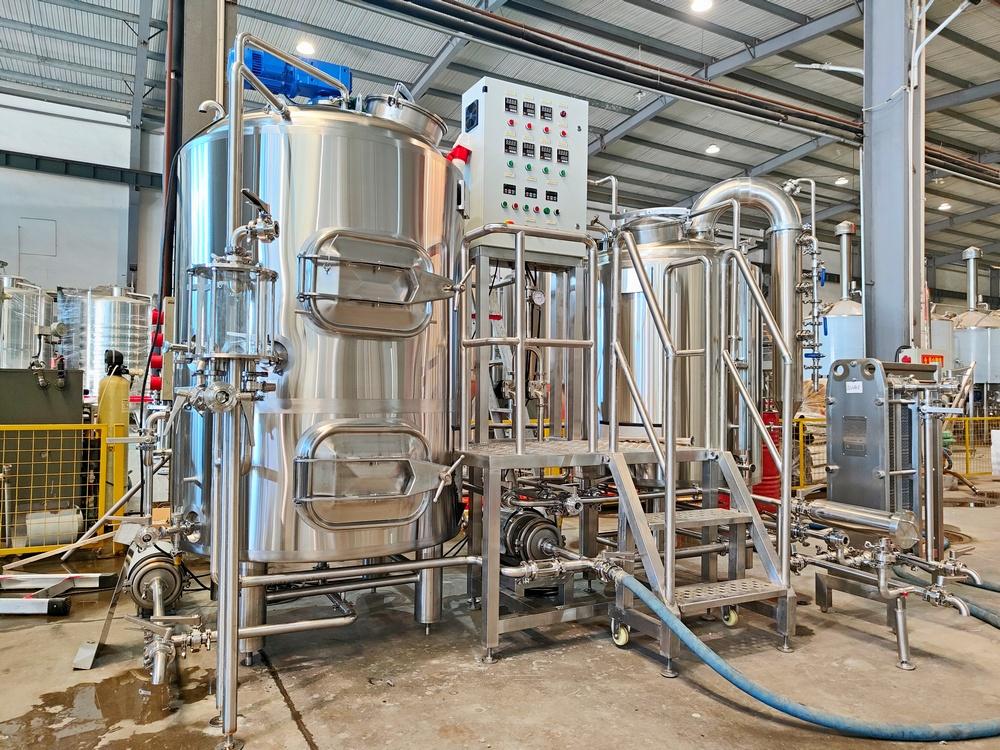 500L Combined 3-Vessel Brewhouse with Fermenters: Compact Design, Full Brewing Capability